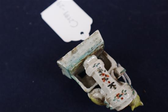 A Chinese enamelled porcelain cat joss-stick holder, 18th century, H. 7cm